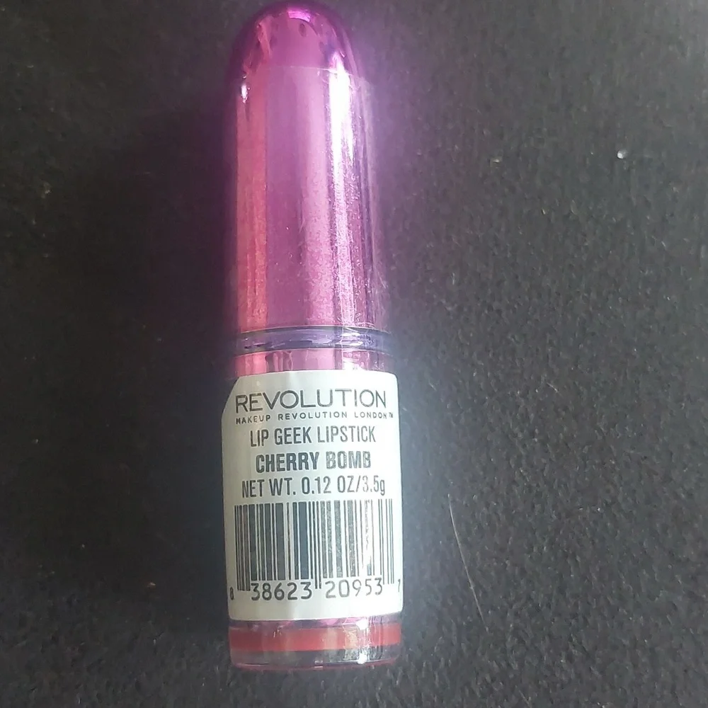 makeup revolution lip geek cherry bomb lipstick‎
